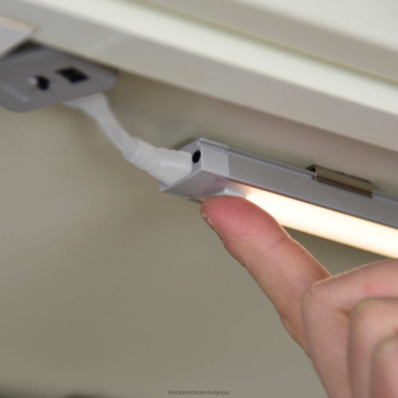 BLACK+DECKER X42D709Ensemble d'éclairage sous armoire à 3 barres led blanc froid 9" outils