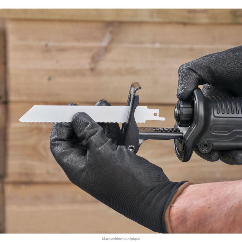 BLACK+DECKER X42D648Scie alternative électrique de 7 A avec support de branche amovible outils